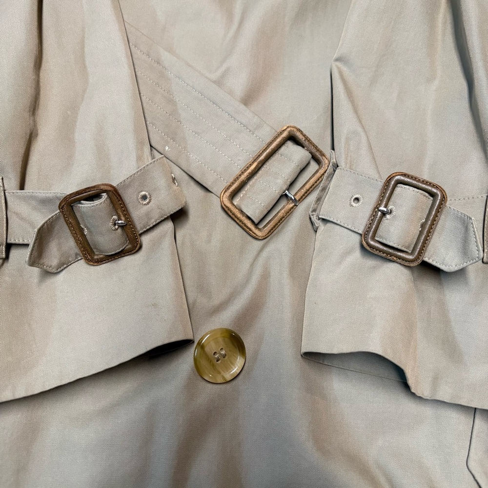 Burberry trench coat. - Picture 10 of 16